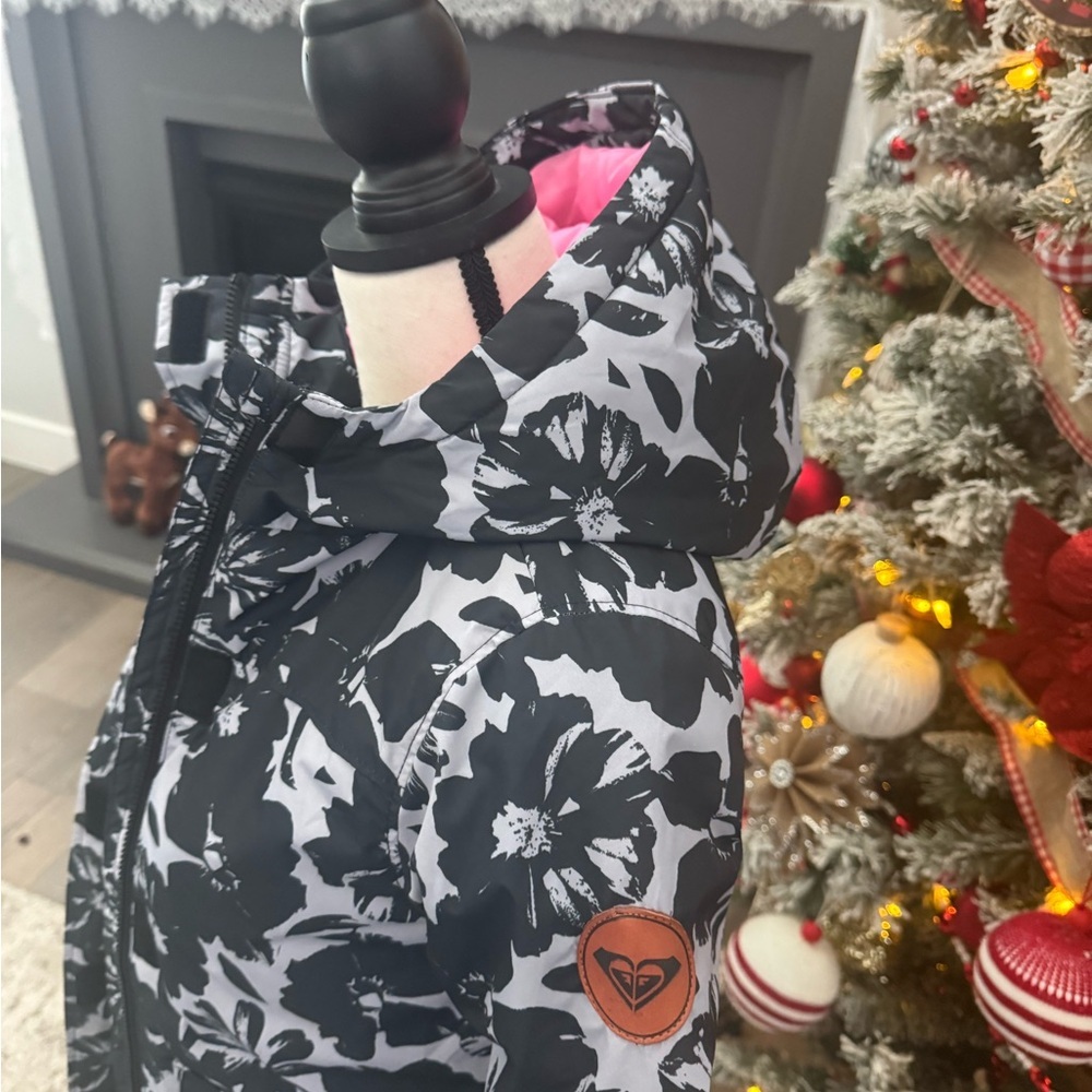 Roxy Girls Hooded Winter Jacket Black Floral Pink Lined Size 7/8 - Picture 2 of 8